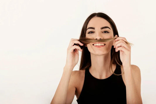 Pelos Faciais em Mulheres: É Normal? Veja a Solução